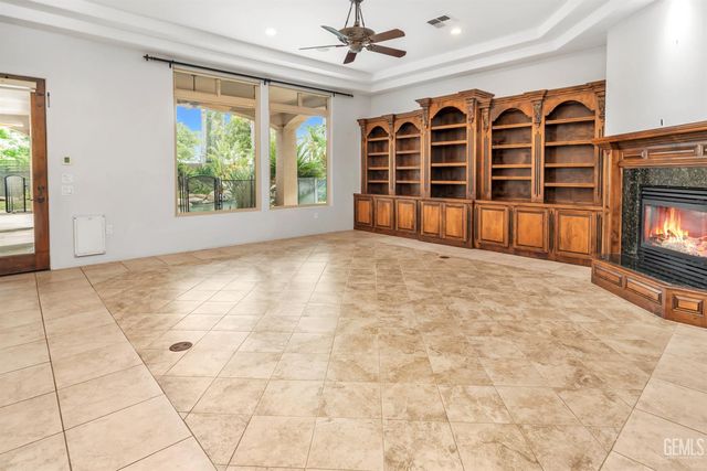 10703 Queensbury Drive, Bakersfield, CA 93312