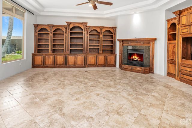 10703 Queensbury Drive, Bakersfield, CA 93312