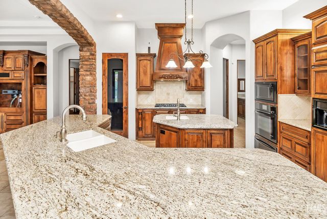 10703 Queensbury Drive, Bakersfield, CA 93312