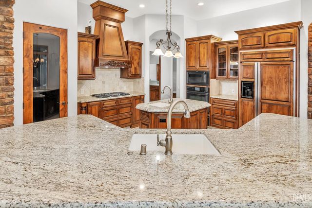 10703 Queensbury Drive, Bakersfield, CA 93312