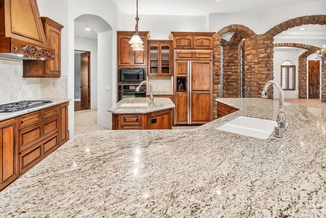 10703 Queensbury Drive, Bakersfield, CA 93312