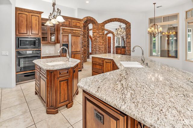 10703 Queensbury Drive, Bakersfield, CA 93312