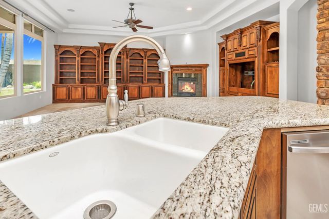 10703 Queensbury Drive, Bakersfield, CA 93312