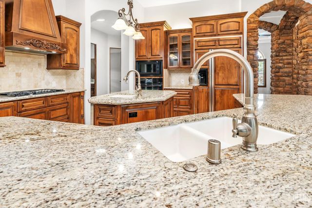 10703 Queensbury Drive, Bakersfield, CA 93312