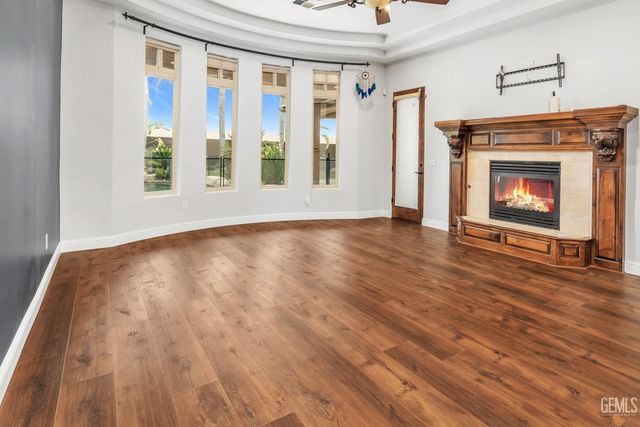 10703 Queensbury Drive, Bakersfield, CA 93312