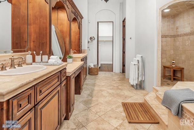 10703 Queensbury Drive, Bakersfield, CA 93312