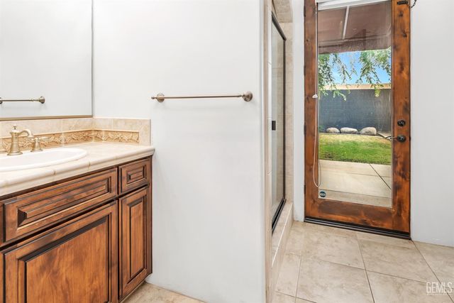 10703 Queensbury Drive, Bakersfield, CA 93312