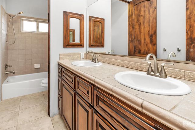 10703 Queensbury Drive, Bakersfield, CA 93312