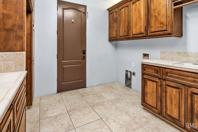 10703 Queensbury Drive, Bakersfield, CA 93312