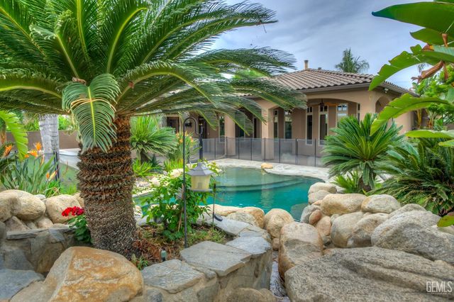 10703 Queensbury Drive, Bakersfield, CA 93312