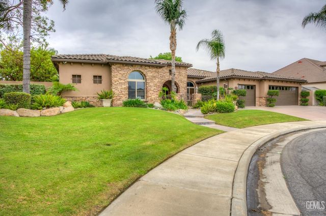 10703 Queensbury Drive, Bakersfield, CA 93312