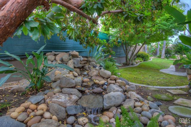 10703 Queensbury Drive, Bakersfield, CA 93312