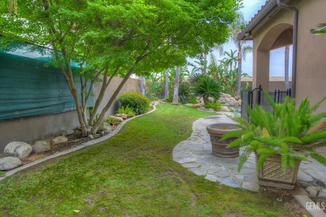 10703 Queensbury Drive, Bakersfield, CA 93312