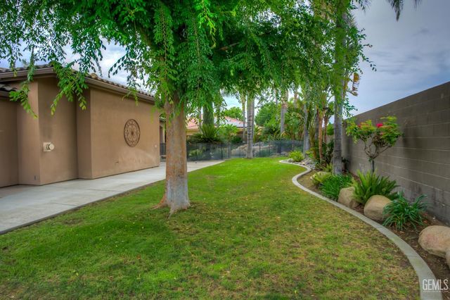 10703 Queensbury Drive, Bakersfield, CA 93312