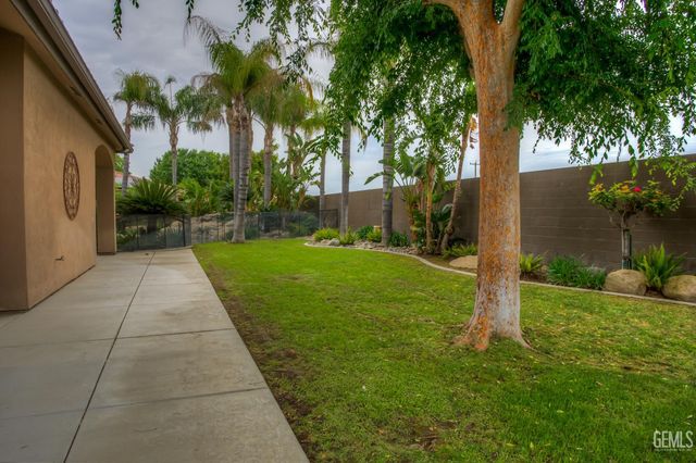 10703 Queensbury Drive, Bakersfield, CA 93312