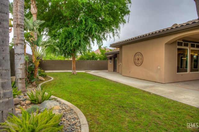 10703 Queensbury Drive, Bakersfield, CA 93312