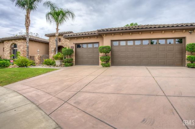10703 Queensbury Drive, Bakersfield, CA 93312