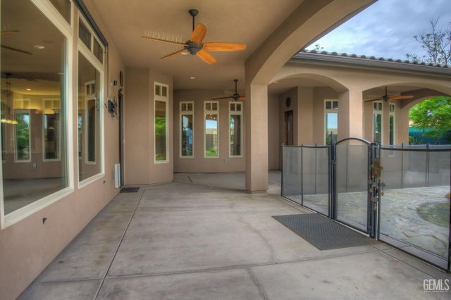 10703 Queensbury Drive, Bakersfield, CA 93312