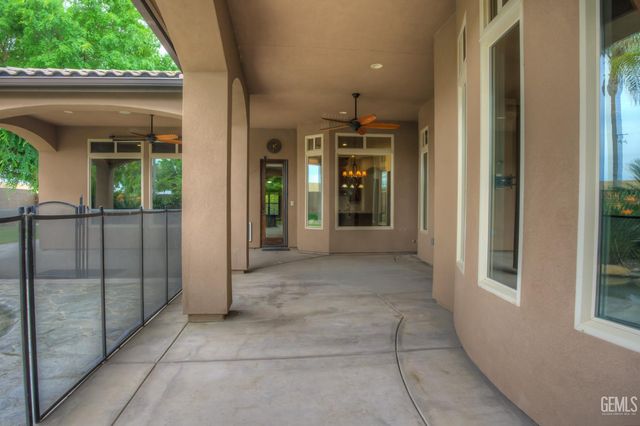 10703 Queensbury Drive, Bakersfield, CA 93312