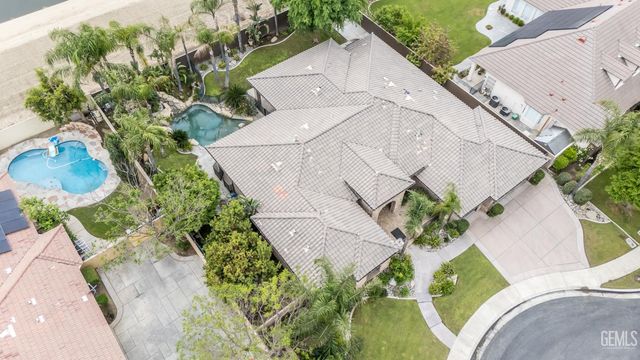 10703 Queensbury Drive, Bakersfield, CA 93312