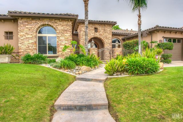 10703 Queensbury Drive, Bakersfield, CA 93312