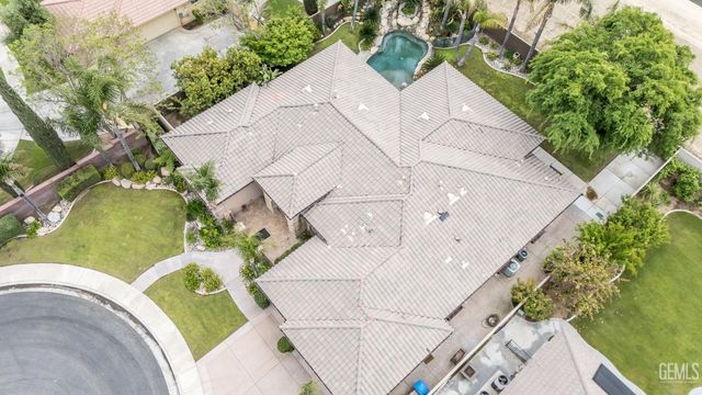 10703 Queensbury Drive, Bakersfield, CA 93312