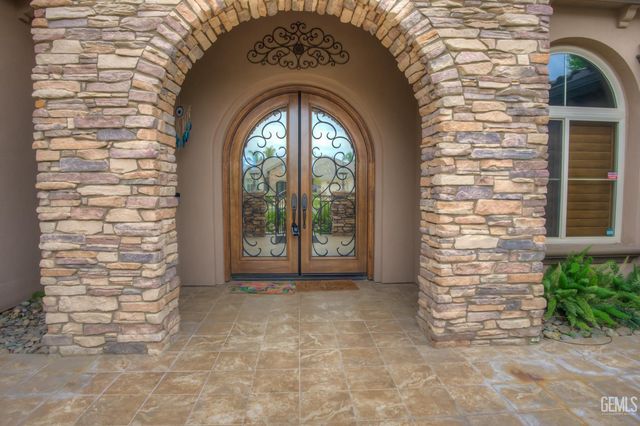 10703 Queensbury Drive, Bakersfield, CA 93312