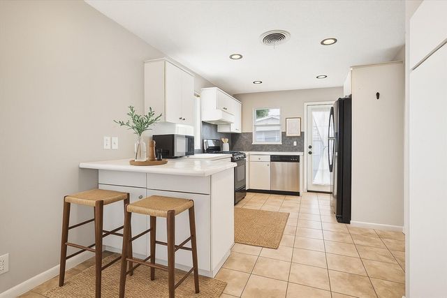 2712 West Holcombe, West University Place, TX 77005