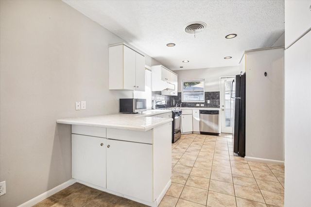 2712 West Holcombe, West University Place, TX 77005