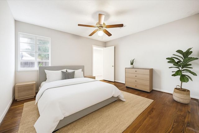 2712 West Holcombe, West University Place, TX 77005