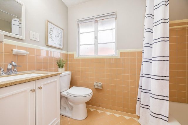 2712 West Holcombe, West University Place, TX 77005