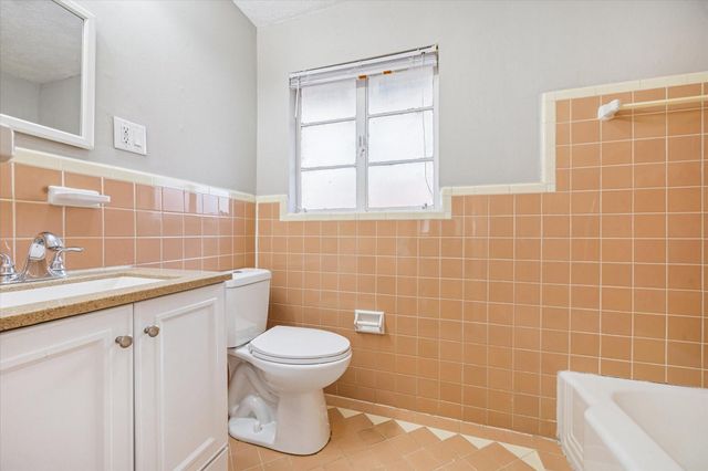 2712 West Holcombe, West University Place, TX 77005