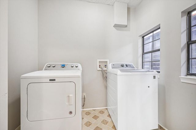 2712 West Holcombe, West University Place, TX 77005