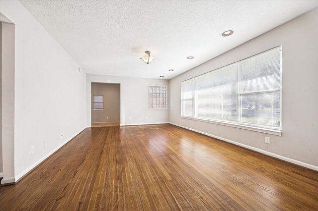 2712 West Holcombe, West University Place, TX 77005