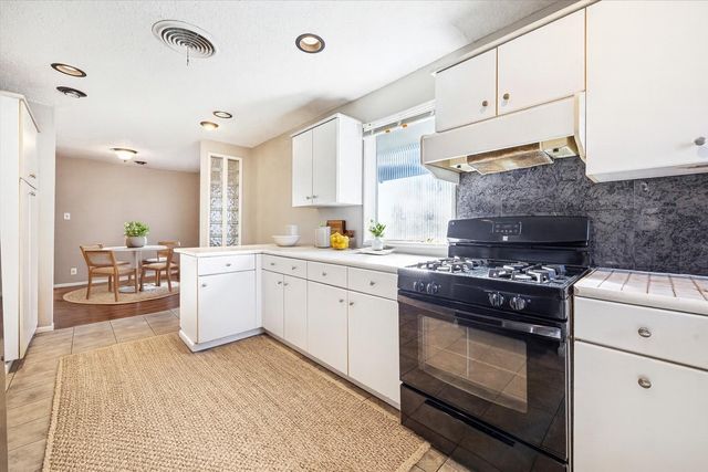 2712 West Holcombe, West University Place, TX 77005