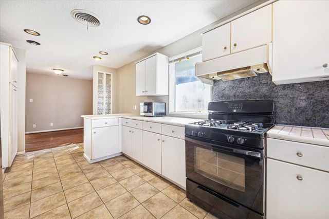 2712 West Holcombe, West University Place, TX 77005