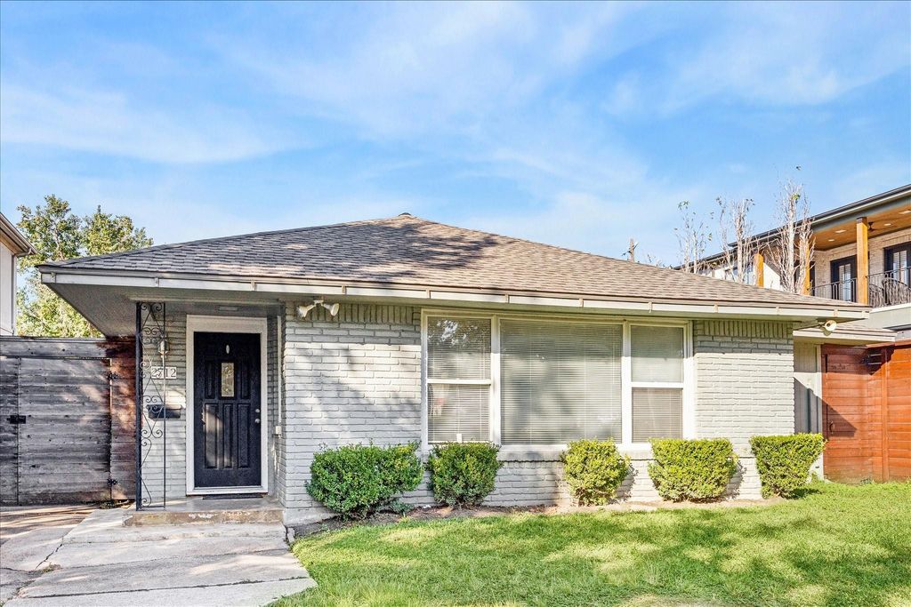 2712 West Holcombe, West University Place, TX 77005