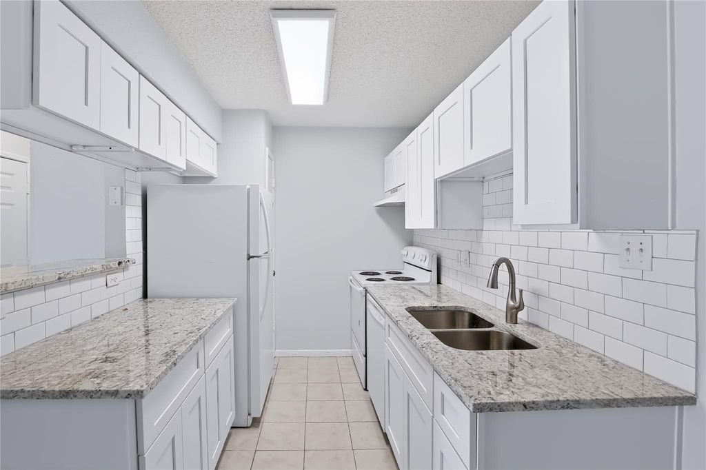 2750 Holly Hall Street 510, Houston, TX 77054