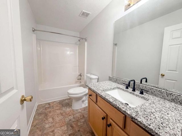 2662 Whispering Pines Drive, Grayson, GA 30017