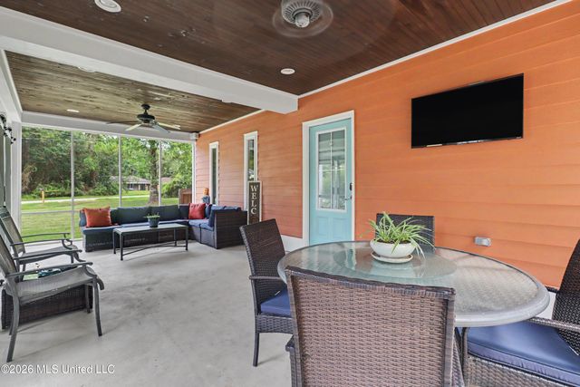 1009 Saint Joseph Street, Waveland, MS 39576