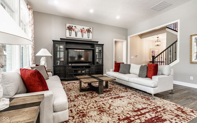 11134 Glen Avon Way, Zionsville, IN 46077