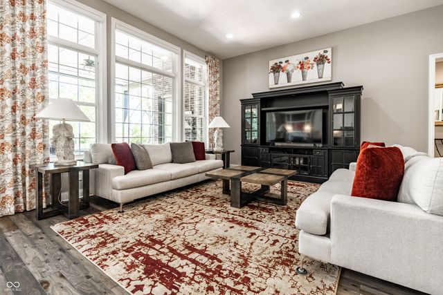 11134 Glen Avon Way, Zionsville, IN 46077