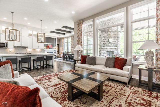 11134 Glen Avon Way, Zionsville, IN 46077