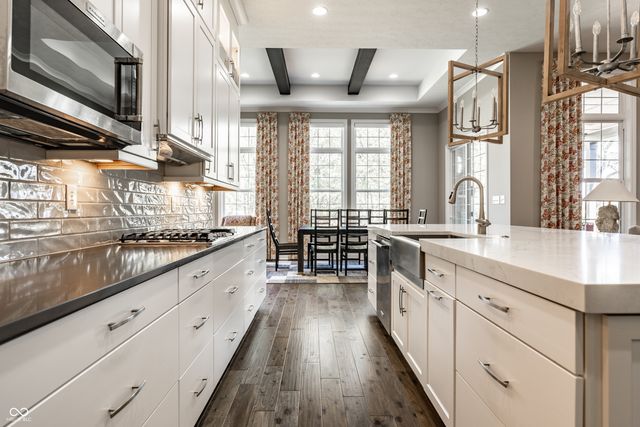 11134 Glen Avon Way, Zionsville, IN 46077