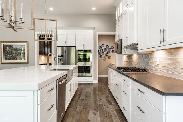 11134 Glen Avon Way, Zionsville, IN 46077