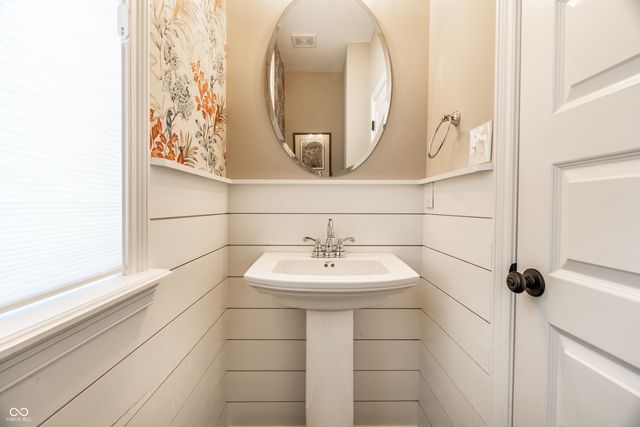 11134 Glen Avon Way, Zionsville, IN 46077