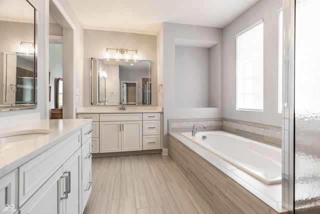 11134 Glen Avon Way, Zionsville, IN 46077