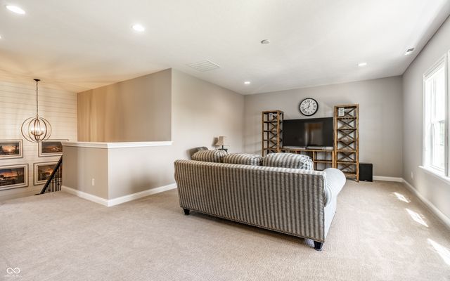 11134 Glen Avon Way, Zionsville, IN 46077