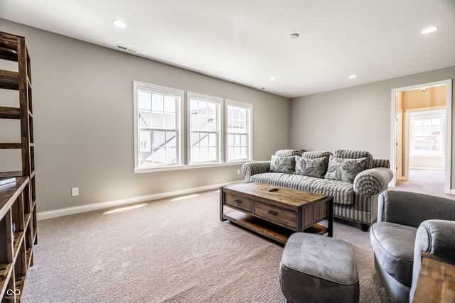 11134 Glen Avon Way, Zionsville, IN 46077