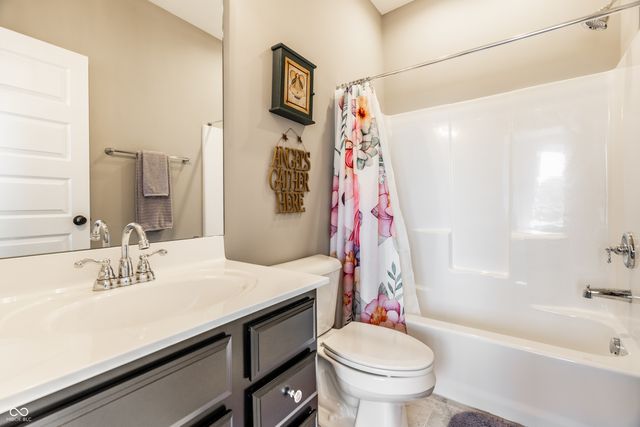 11134 Glen Avon Way, Zionsville, IN 46077